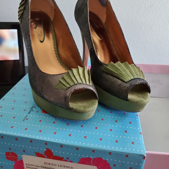 Peep Toe Pumps - Picture 7 of 8